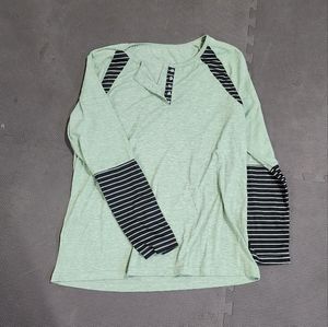 NWOT Green Womens Casual V Neck Striped Button Pullover Long Sleeve Tee